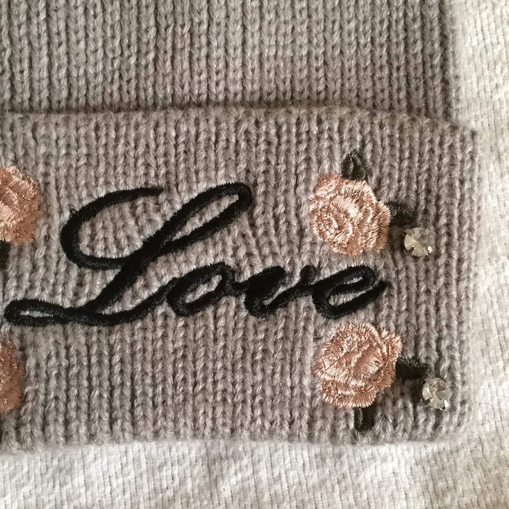 Betsey Johnson “Love & Roses” Hat - Picture 5 of 6